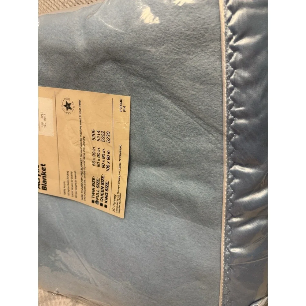 VNTG‎ Wedgewood Loom Woven Satin Trim Full Size Winter Weight Blanket Light Blue